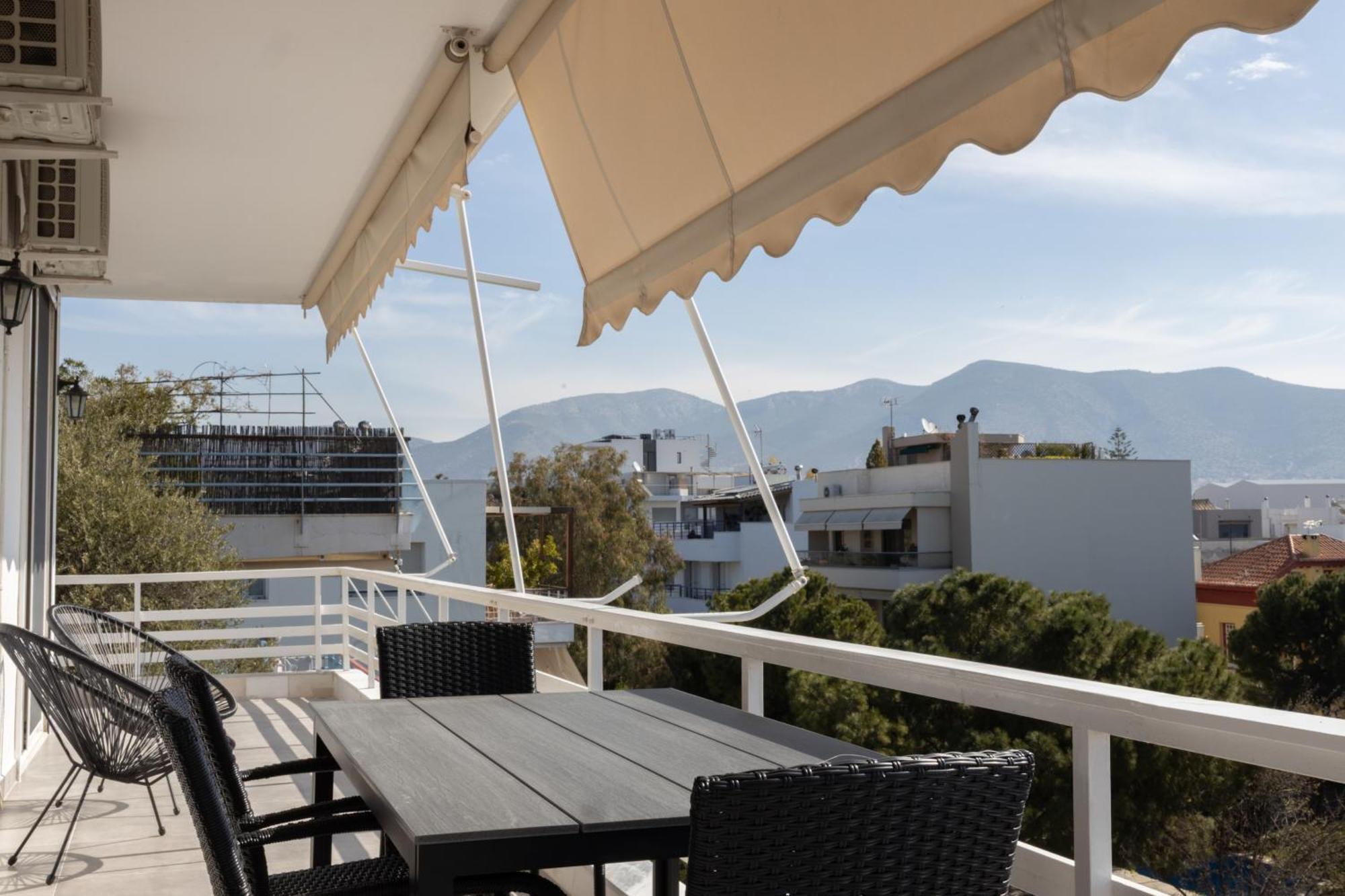 Luxurious 3-Bedroom Seaside Retreat Fully Renovated In 2025 Афины Экстерьер фото