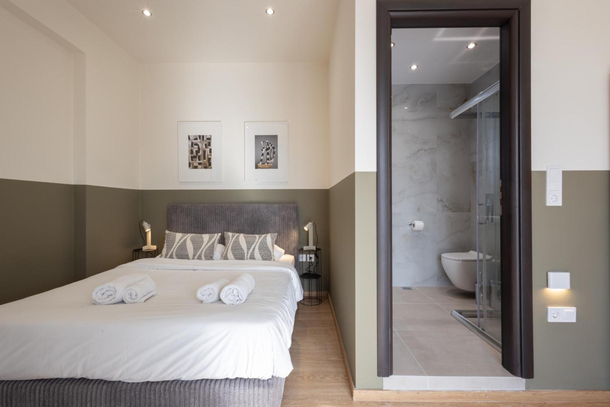 Luxurious 3-Bedroom Seaside Retreat Fully Renovated In 2025 Афины Экстерьер фото